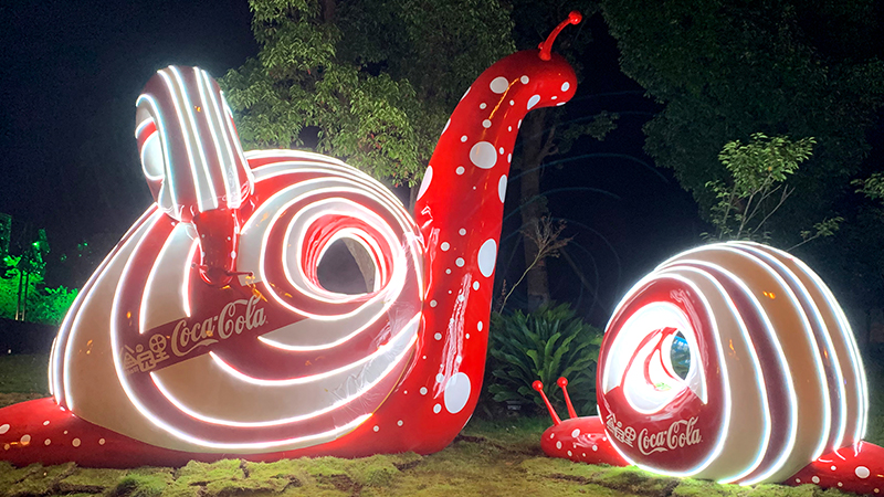 In which scenarios are fiberglass cartoon sculptures mainly used?